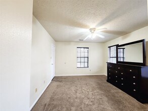 11206 Hylander Dr in Houston, TX - Building Photo - Building Photo