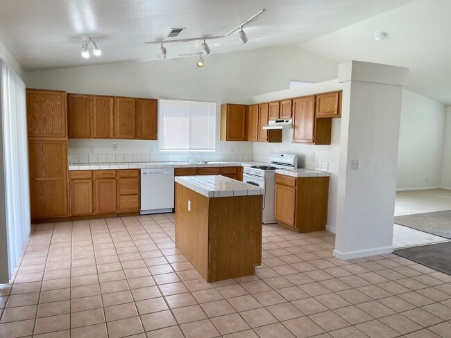 3624 Glenridge Ave in Rosamond, CA - Building Photo - Building Photo