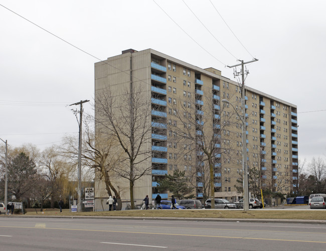 Northwest Apartments in Toronto, ON - Building Photo - Building Photo