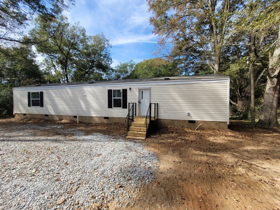 57 Johnson St-Unit -59 Johnson Street (MOBILE HOME) in Royston, GA - Building Photo