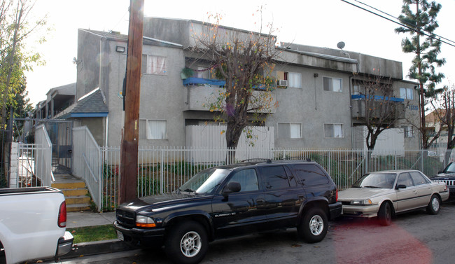 12226 Osborne Pl in Los Angeles, CA - Foto de edificio - Building Photo