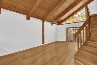 100 Sparrow Dr in Royal Palm Beach, FL - Building Photo - Building Photo