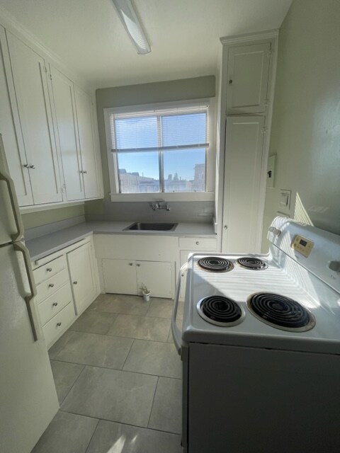 2624 Foothill Blvd, Unit 211 in Oakland, CA - Building Photo