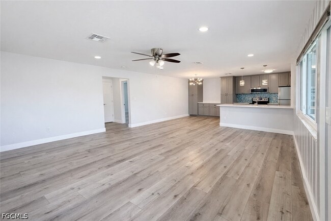 3032 SE Santa Barbara Pl in Cape Coral, FL - Building Photo - Building Photo