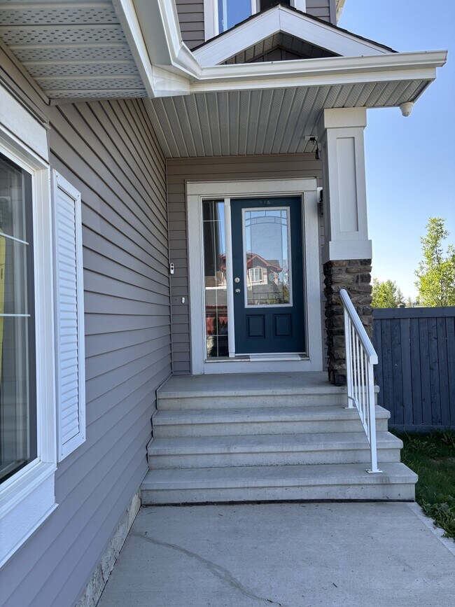 8103 Gourlay Pl NW in Edmonton, AB - Building Photo - Building Photo