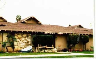 3042 E Topaz Ln in Fullerton, CA - Building Photo