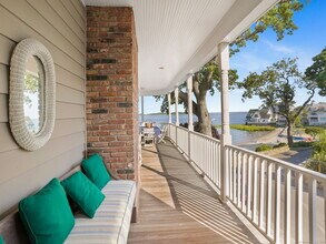 3 E Beach Dr in Norwalk, CT - Foto de edificio - Building Photo