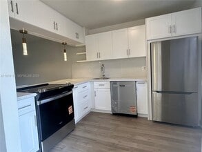 301 Cambridge Rd in Hollywood, FL - Foto de edificio - Building Photo