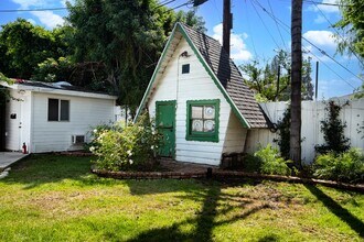 14842 Morrison St in Sherman Oaks, CA - Foto de edificio - Building Photo