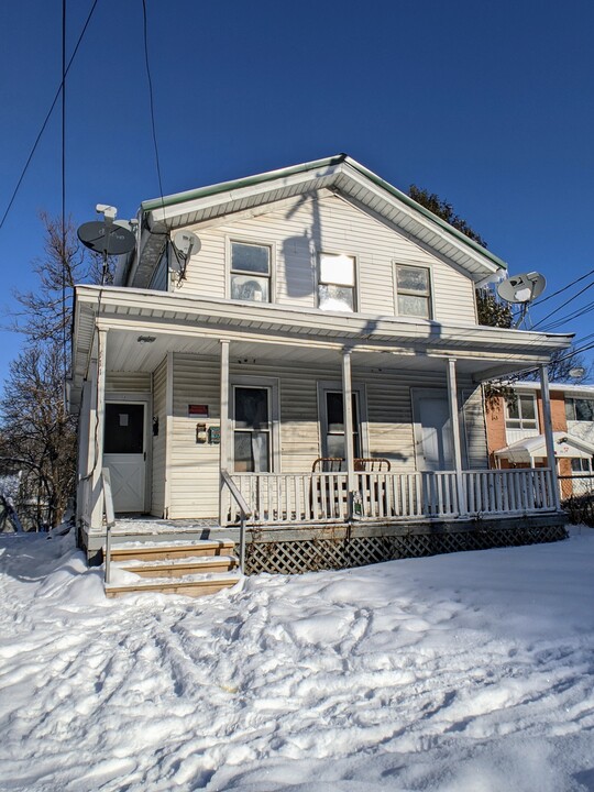 111 S Carbon St in Syracuse, NY - Building Photo