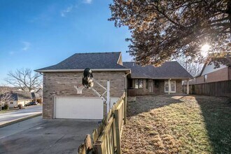 751 W Sherwood Dr in Springfield, MO - Building Photo - Building Photo
