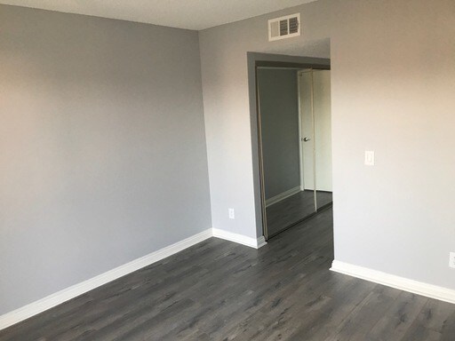 11030 in North Hollywood, CA - Building Photo