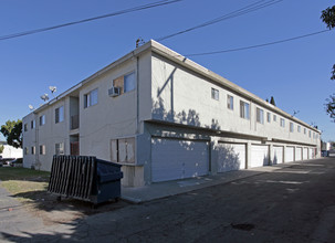 Oasis Apartments in Garden Grove, CA - Building Photo - Building Photo