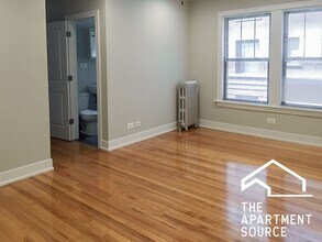 516 W Cornelia Ave, Unit 107 in Chicago, IL - Foto de edificio - Building Photo