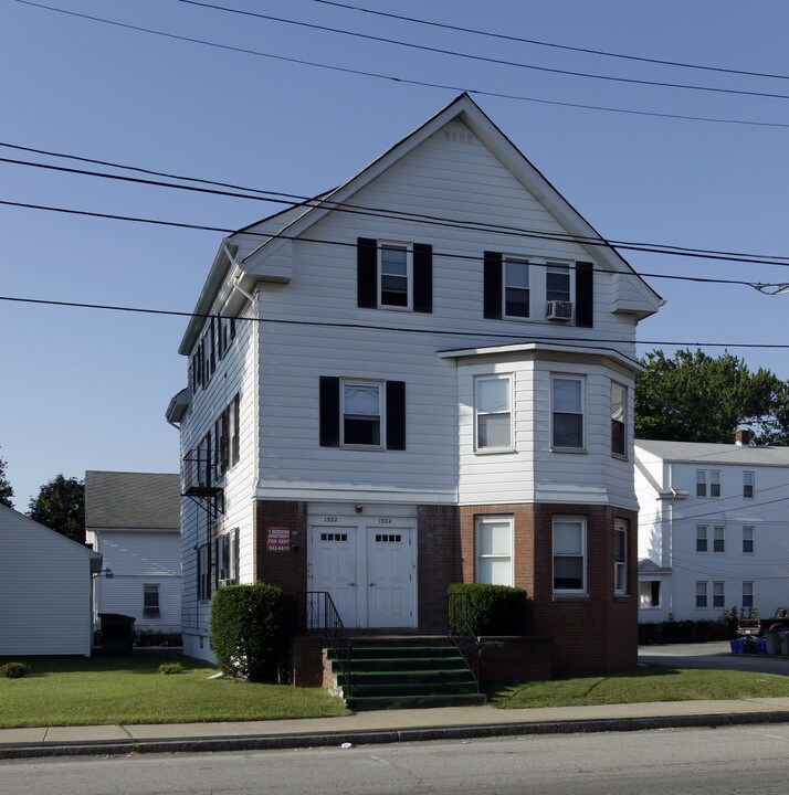 1302-1304 Cranston St in Cranston, RI - Building Photo