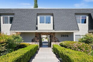 7594 Park Ridge Blvd in San Diego, CA - Building Photo