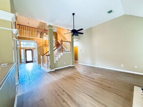 16523 Town Lake Ct in Houston, TX - Building Photo - Building Photo