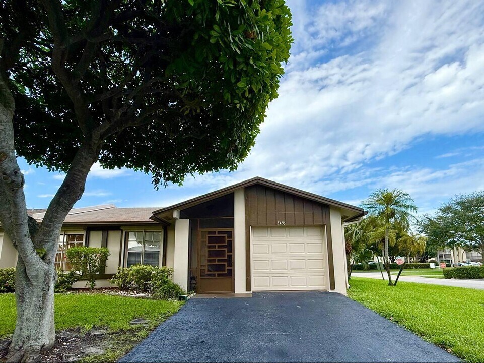 5496 Viburnum Cir in Delray Beach, FL - Building Photo