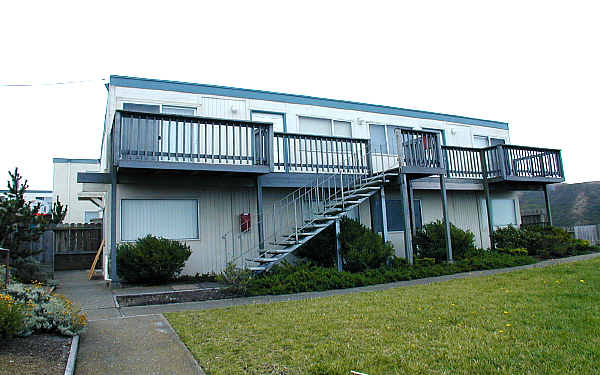 468 Manor Dr in Pacifica, CA - Foto de edificio - Building Photo