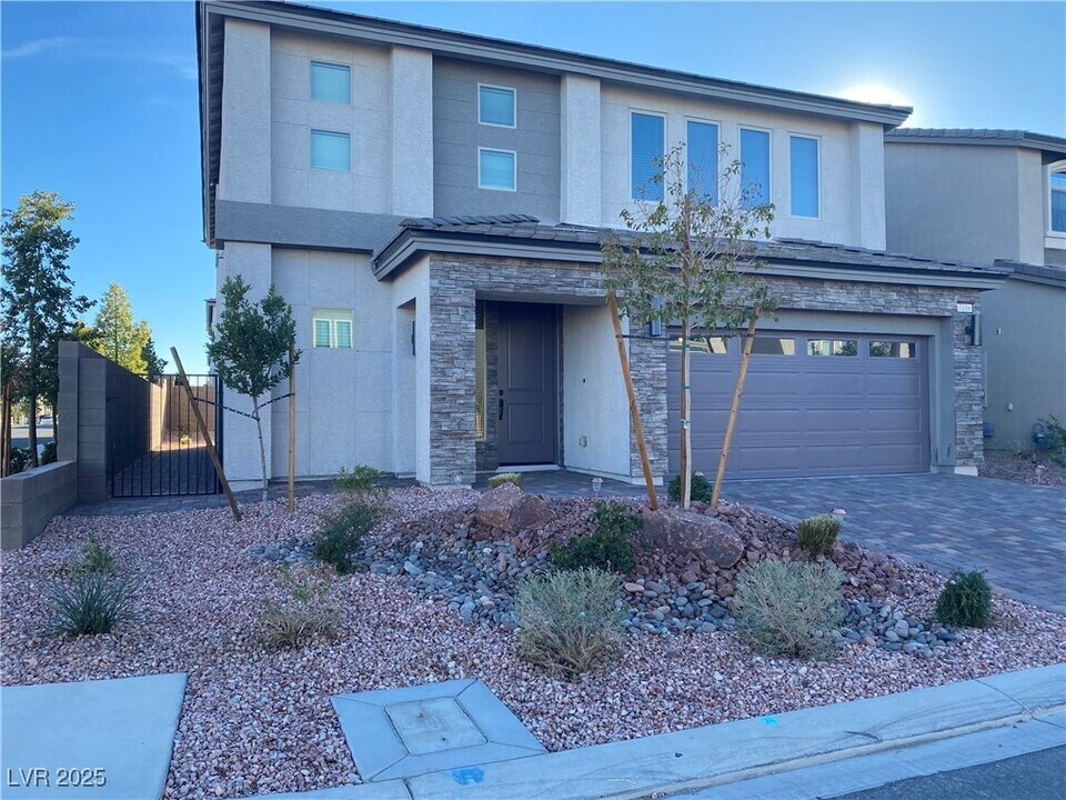 7109 Moss Hl Ave in Las Vegas, NV - Building Photo
