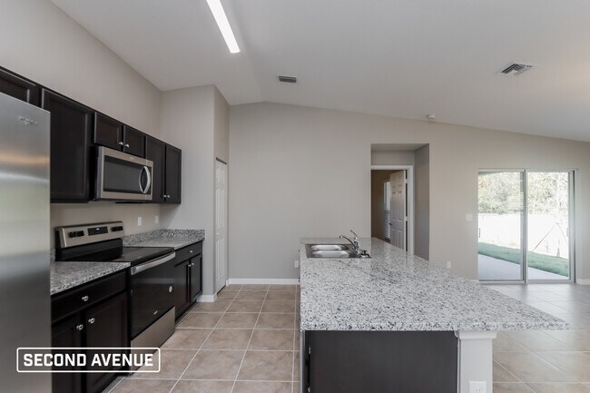 3234 Hainsworth Ave SE in Palm Bay, FL - Foto de edificio - Building Photo