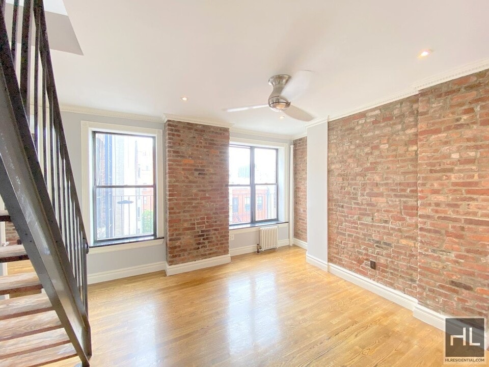 MOTT ST., Unit 21 in New York, NY - Building Photo