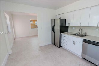 2943 SW 36th Ave-Unit -FRONT in Miami, FL - Building Photo - Building Photo