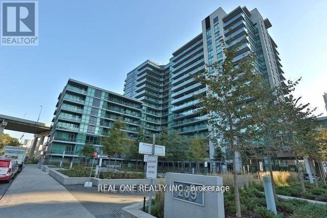 209 Fort York Blvd in Toronto, ON - Building Photo