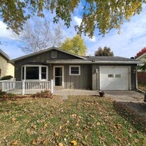 912 East Ave in Kendallville, IN - Building Photo