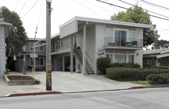 1225 Laguna Avenue Apartments in Burlingame, CA - Building Photo - Building Photo