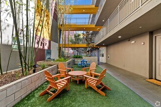 Legacy Apartments in Northridge, CA - Foto de edificio - Building Photo