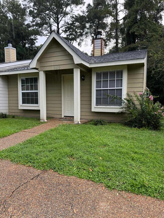 2910 Richview Park Cir W in Tallahassee, FL - Foto de edificio