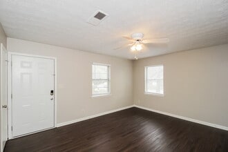 243 Sedgefield Dr in Jonesboro, GA - Building Photo - Building Photo