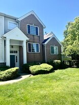 4323 Savoy Ln in McHenry, IL - Building Photo