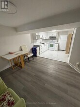 132 Heatherside Dr in Toronto, ON - Building Photo - Building Photo