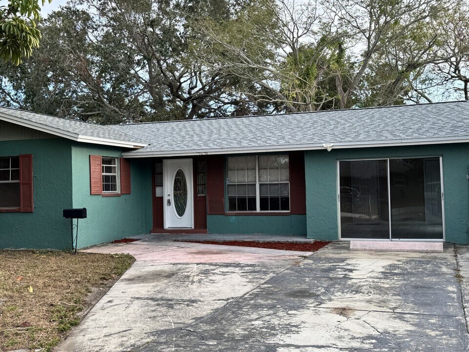 3036 47th Ave S in St. Petersburg, FL - Building Photo