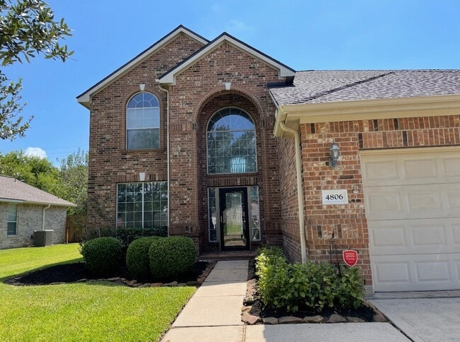 property at 4806 Lakefront Terrace Ct