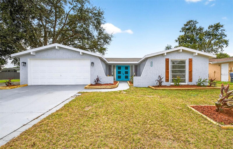 9633 Lakeside Ln in Port Richey, FL - Building Photo