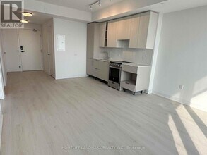 3900 Confederation Pkwy in Mississauga, ON - Building Photo - Building Photo