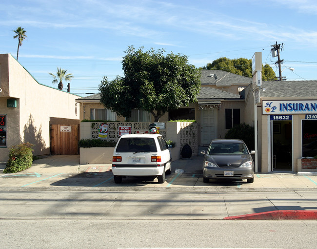 15630 Crenshaw Blvd in Gardena, CA - Foto de edificio - Building Photo