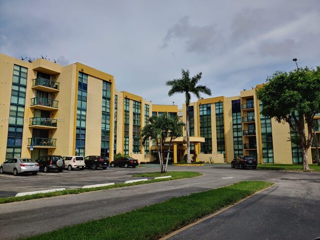 11790 SW 18th St in Miami, FL - Building Photo - Building Photo