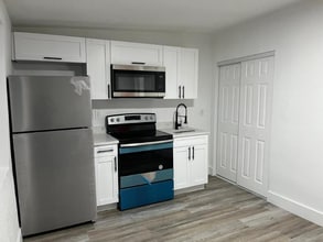 3904 SW 13th Ct in Fort Lauderdale, FL - Foto de edificio - Building Photo