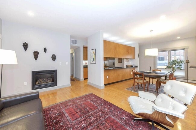 400 Washington St, Unit 204 in Somerville, MA - Building Photo - Building Photo