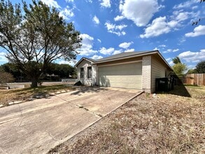 888 Brandi Cir in Kyle, TX - Building Photo - Building Photo