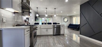 815 W Francis St in Corona, CA - Building Photo - Building Photo