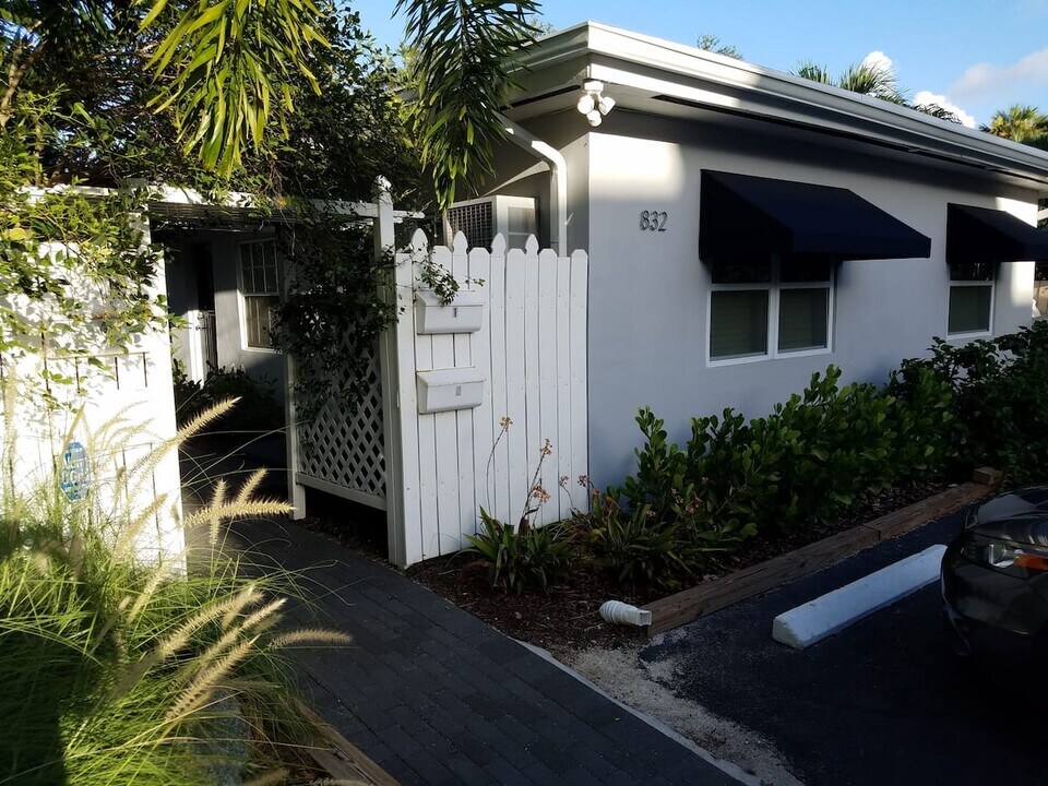 832 NE 16th Ter in Fort Lauderdale, FL - Building Photo