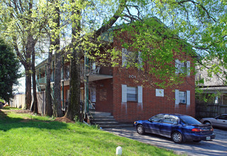 2104 Highland Ave in Knoxville, TN - Foto de edificio - Building Photo