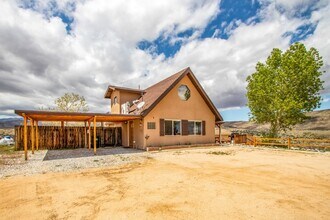 5031 Tom Mix Rd in Pioneertown, CA - Building Photo - Building Photo