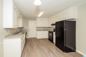 1037 Medina Dr in Birmingham, AL - Building Photo - Building Photo