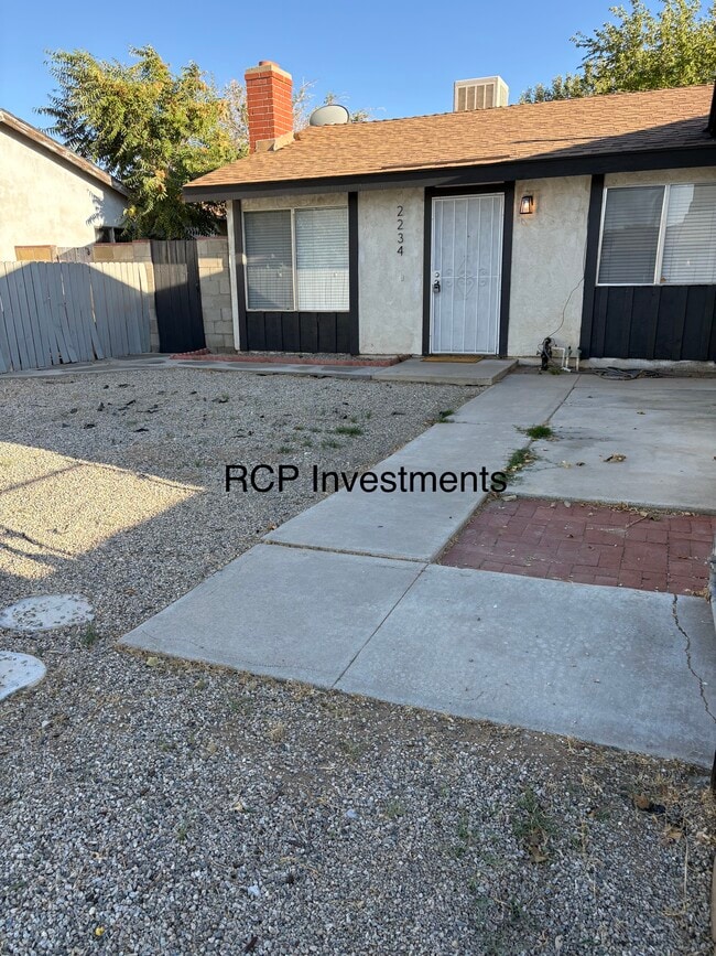 2234 W Avenue K13 in Lancaster, CA - Building Photo - Building Photo